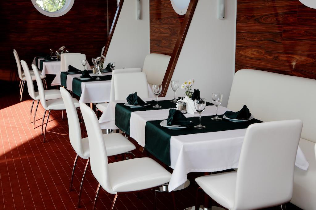 Hotel Porto Riva Zaporizhia Esterno foto