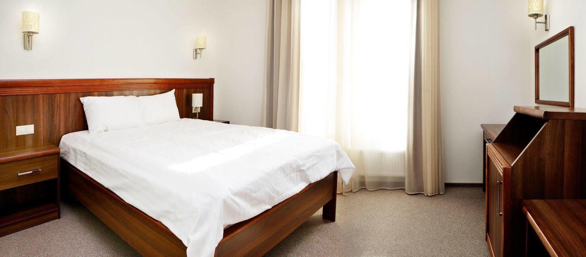 Hotel Porto Riva Zaporizhia Esterno foto