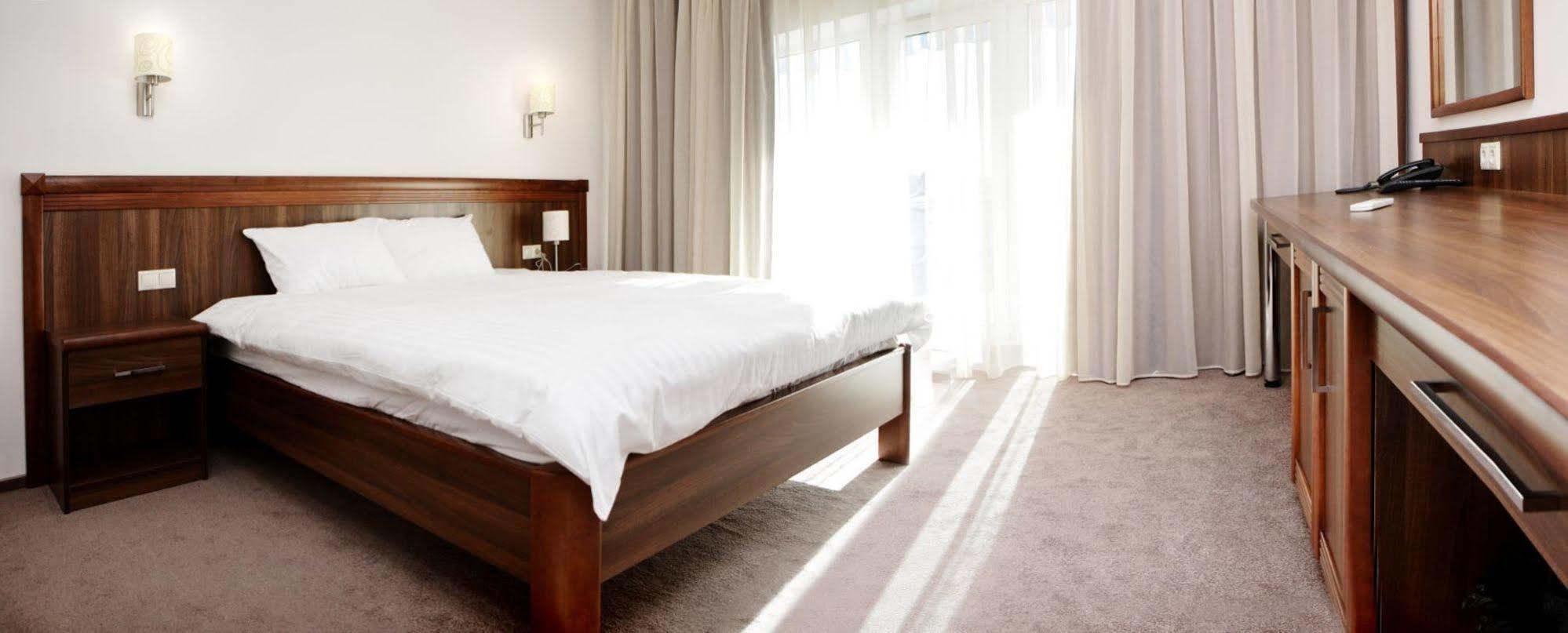 Hotel Porto Riva Zaporizhia Esterno foto